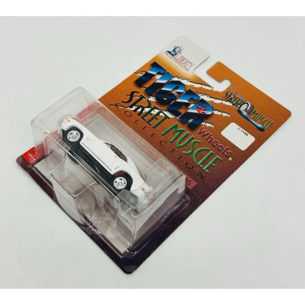 Tiger Wheels 1969 Chevy Camaro SS/RS 396 White Street Muscle w/ Protector 1/1500